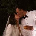 couple kissing